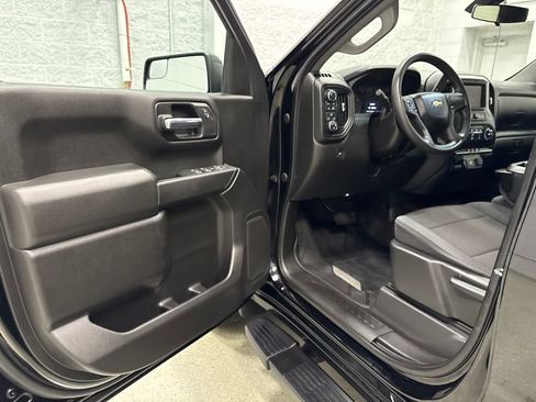 Used 2020 Chevrolet Silverado 1500 Custom w/ Custom Value Package AWD/4WD image 15