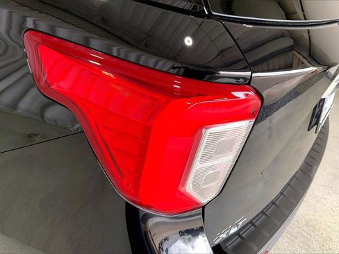 Used 2022 Ford Explorer XLT w/ Equipment Group 202A image 29