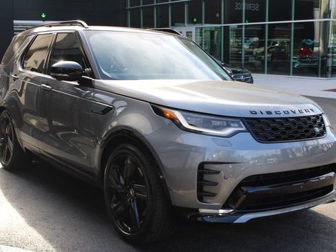 Certified 2025 Land Rover Discovery Dynamic SE image 4