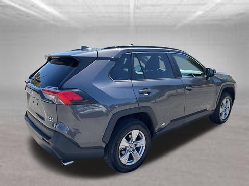 Used 2025 Toyota RAV4 XLE AWD/4WD image 5