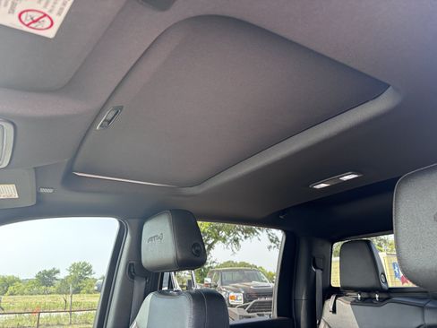 Used 2022 GMC Sierra 2500 AT4 w/ AT4 Premium Plus Package AWD/4WD image 14