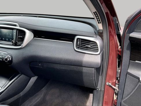 Used 2019 Kia Sorento FWD image 11
