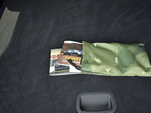 Used 2025 Jeep Grand Cherokee Limited w/ Black Appearance Package image 60