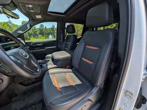 Used 2024 GMC Sierra 1500 AT4 w/ Technology Package AWD/4WD image 5