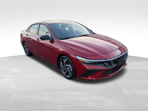 Used 2025 Hyundai Elantra Sport FWD image 8