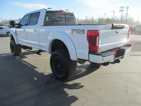 Used 2022 Ford F250 Lariat w/ Black Appearance Package image 6