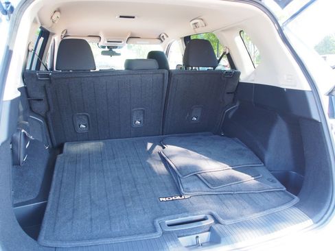 Used 2025 Nissan Rogue S FWD image 14