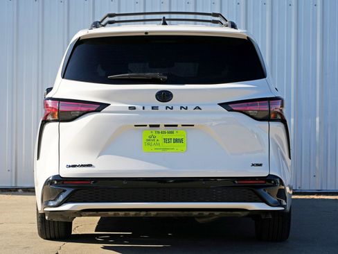 Used 2025 Toyota Sienna XSE w/ XSE Plus Package image 10