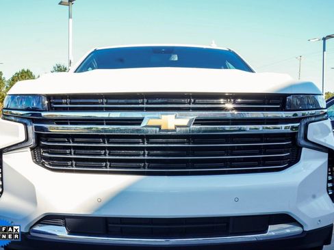 Used 2024 Chevrolet Suburban LT RWD image 6