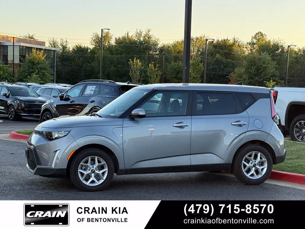 Used 2025 Kia Soul LX w/ LX Technology Package FWD image 4