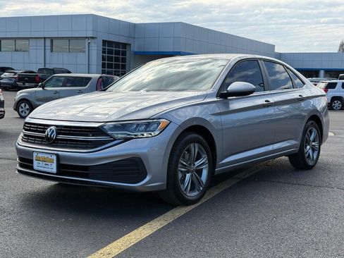 Used 2024 Volkswagen Jetta SE w/ Panoramic Sunroof Package image 8