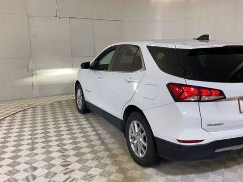 Used 2023 Chevrolet Equinox LT FWD image 2