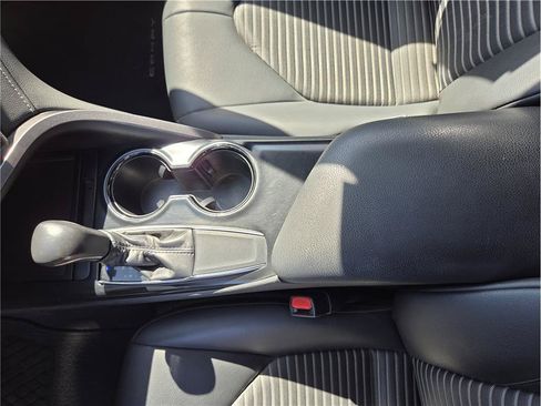 Used 2020 Toyota Camry SE w/ Carpet Mat Package FWD image 15