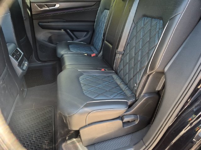 Used 2024 Volkswagen Atlas Cross Sport SEL Premium R-Line AWD/4WD image 20