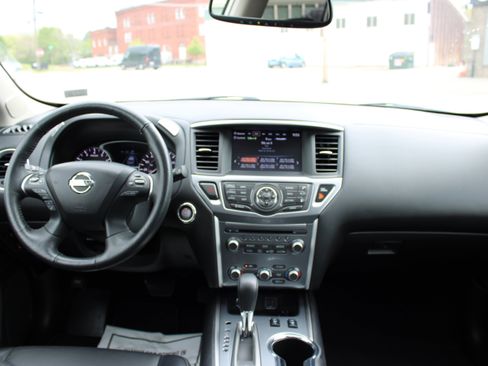 Used 2019 Nissan Pathfinder SL w/ SL Premium Package AWD/4WD image 21