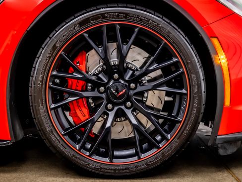 Used 2019 Chevrolet Corvette Z06 RWD image 38