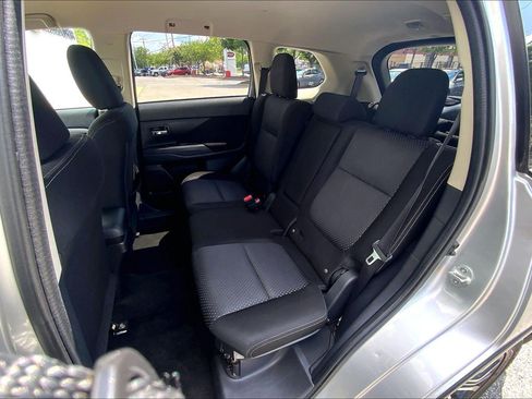 Used 2018 Mitsubishi Outlander SE FWD image 30