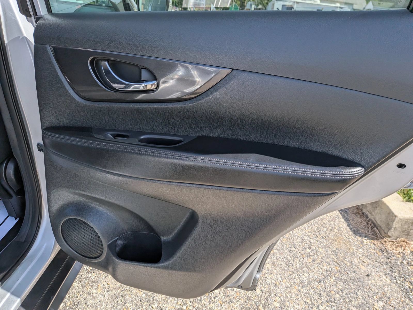 Used 2017 Nissan Rogue SV AWD/4WD image 33