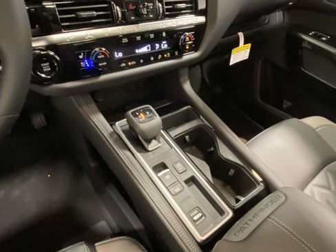 New 2026 Nissan Pathfinder Platinum image 17
