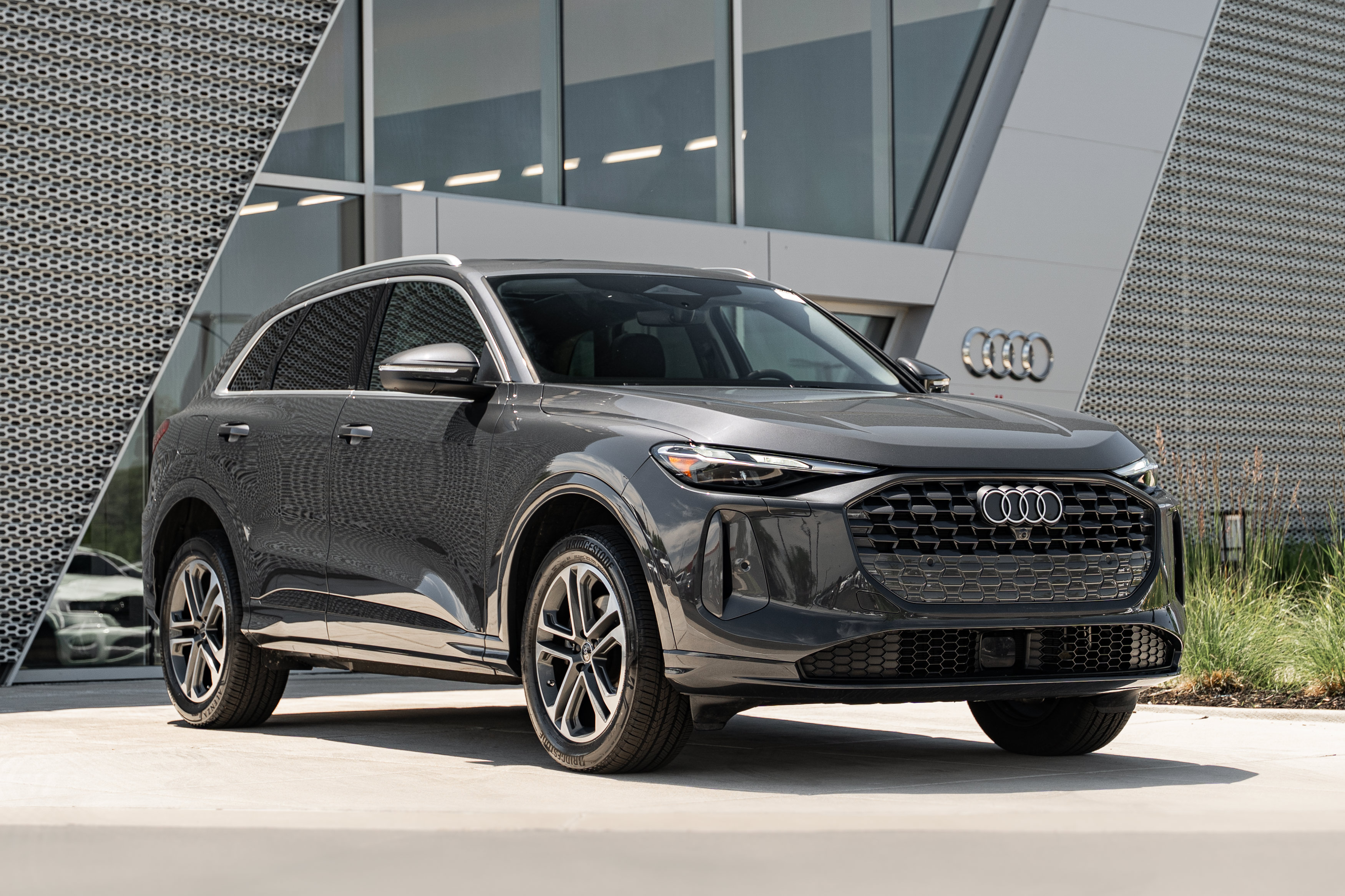 Certified 2025 Audi Q5 Premium w/ Convenience Package AWD/4WD image 1