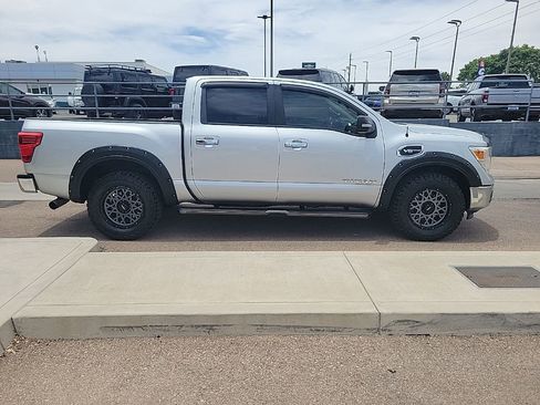 Used 2017 Nissan Titan SV AWD/4WD image 8
