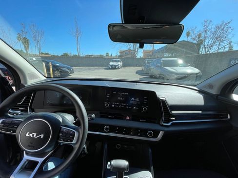 Used 2025 Kia Sportage LX image 37