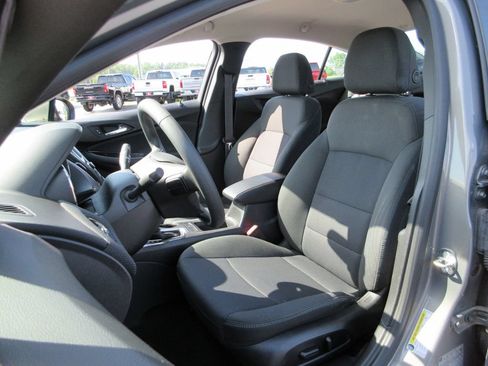 Used 2017 Chevrolet Cruze LT w/ Convenience Package FWD image 16
