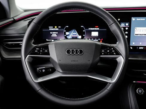 Certified 2025 Audi Q5 Premium w/ 19" Wheel Package AWD/4WD image 24