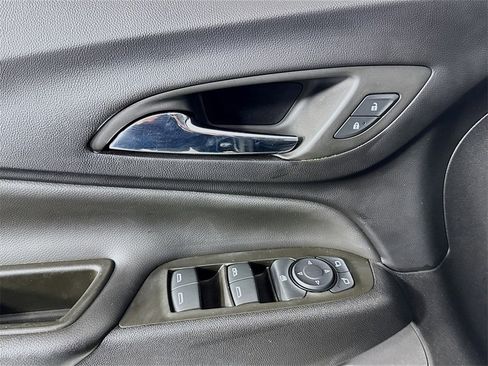 Used 2023 Chevrolet Equinox LT w/ Driver Convenience Package image 16