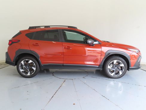 Used 2025 Subaru Crosstrek 2.5i Limited w/ Crosstrek Mirror Package AWD/4WD image 2