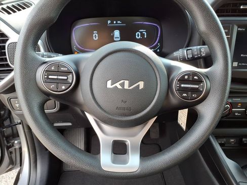 Used 2025 Kia Soul LX w/ LX Technology Package FWD image 22