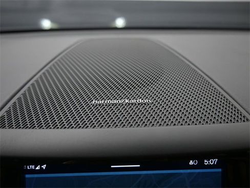 Used 2023 Volvo XC60 B5 Ultimate w/ Protection Package Premier image 31