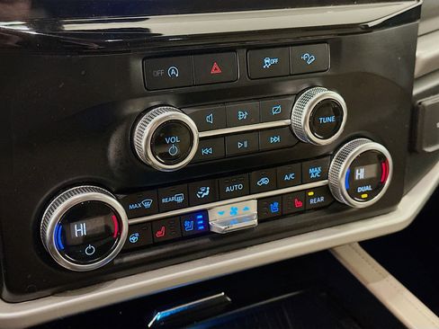 Used 2024 Ford Expedition Max XLT image 24