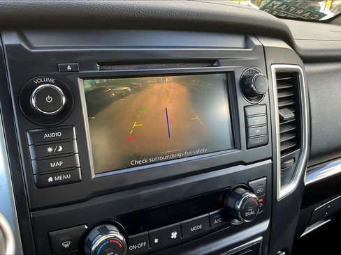 Used 2019 Nissan Titan SV w/ SV Convenience Package image 22