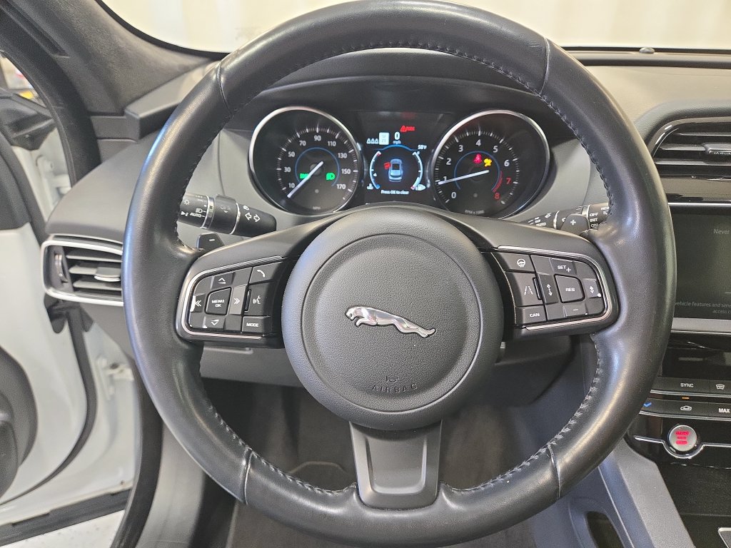 Used 2020 Jaguar F-PACE Premium AWD/4WD image 14