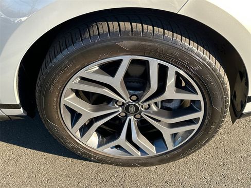 Used 2022 Land Rover Range Rover Evoque R-Dynamic SE image 7