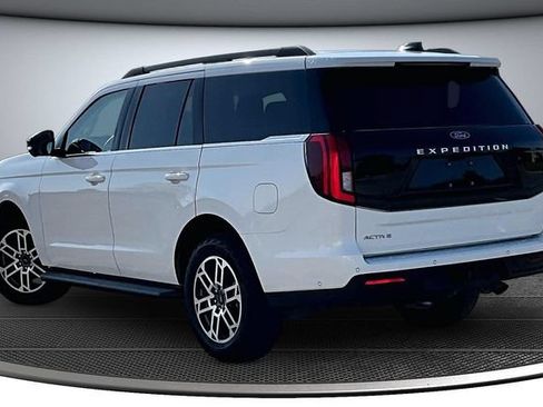 Used 2025 Ford Expedition Active AWD/4WD image 4