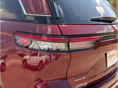 Used 2022 Jeep Grand Cherokee Limited image 4