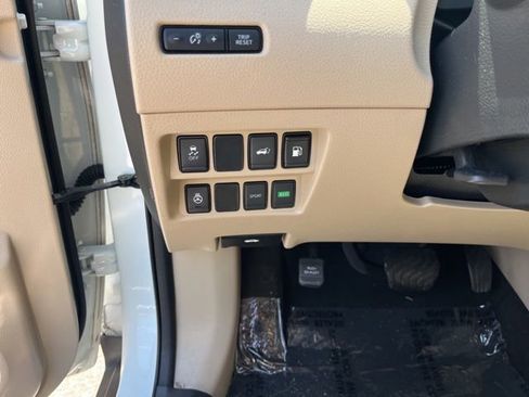 Used 2018 Nissan Rogue SV w/ Sun & Sound Touring Package FWD image 32
