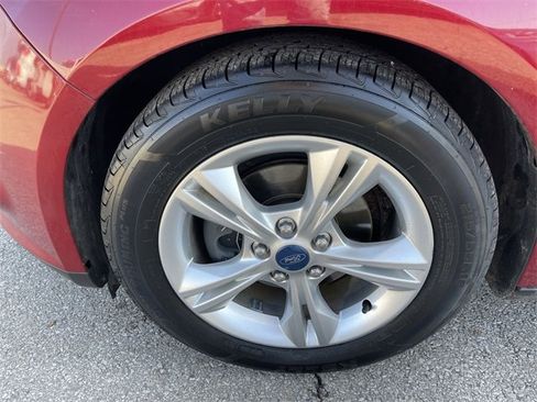 Used 2013 Ford Focus SE w/ SE Winter Pkg image 10