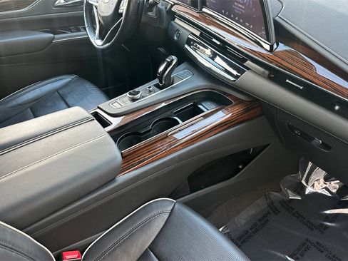 Used 2022 Cadillac Escalade Premium Luxury image 19