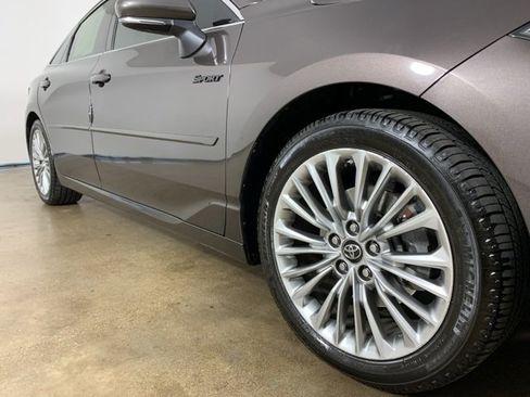 Used 2019 Toyota Avalon Limited image 6