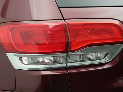 Used 2019 Jeep Grand Cherokee Laredo RWD image 12
