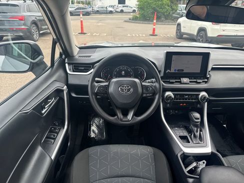 Used 2025 Toyota RAV4 XLE AWD/4WD image 12