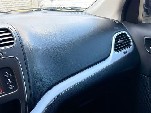 Used 2020 Dodge Journey SE w/ SE Popular Equipment Group image 17