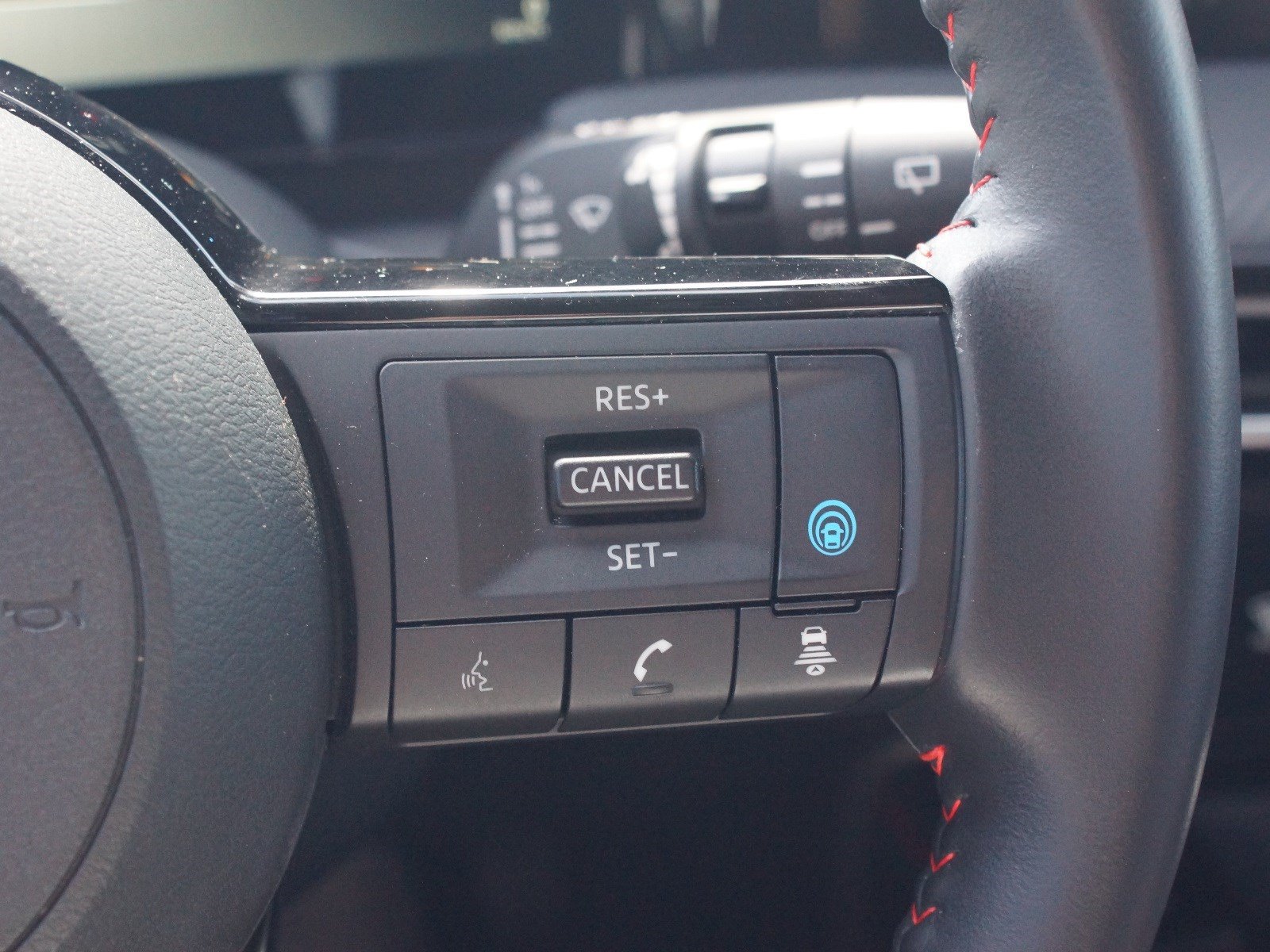 Used 2025 Nissan Kicks SR w/ Illumination Package AWD/4WD image 9
