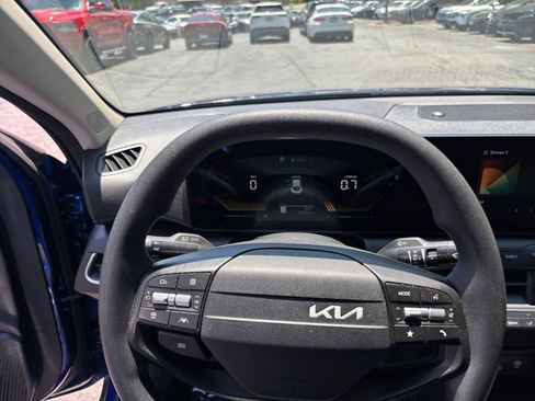 Used 2025 Kia K4 FWD image 30