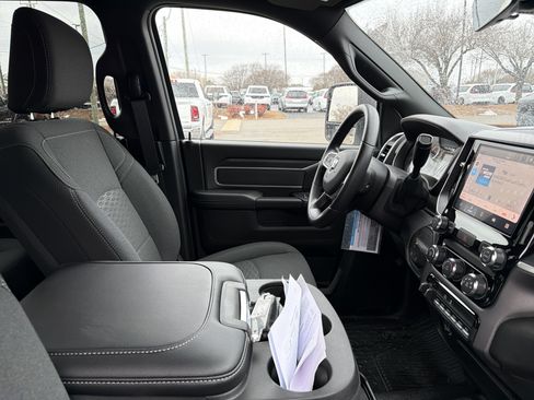 Used 2025 RAM 3500 Big Horn AWD/4WD image 20