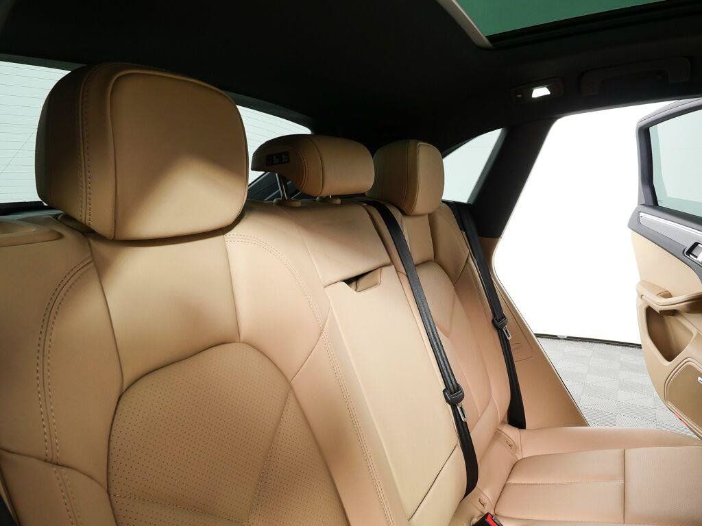 Certified 2026 Porsche Macan AWD/4WD image 23