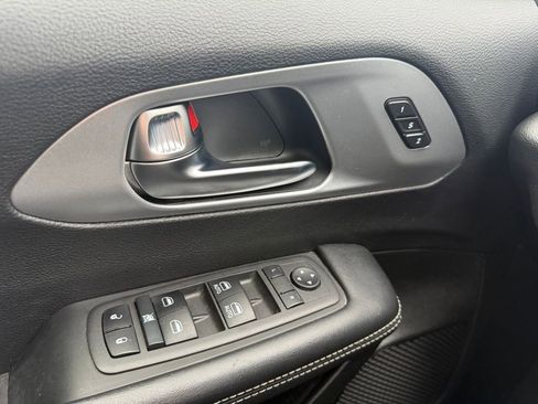 Used 2023 Chrysler Pacifica Touring-L w/ S Appearance Package image 31